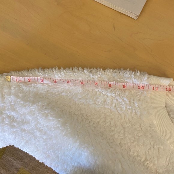 Super fluffy white pullover sweater from Gap - Picture 6 of 6